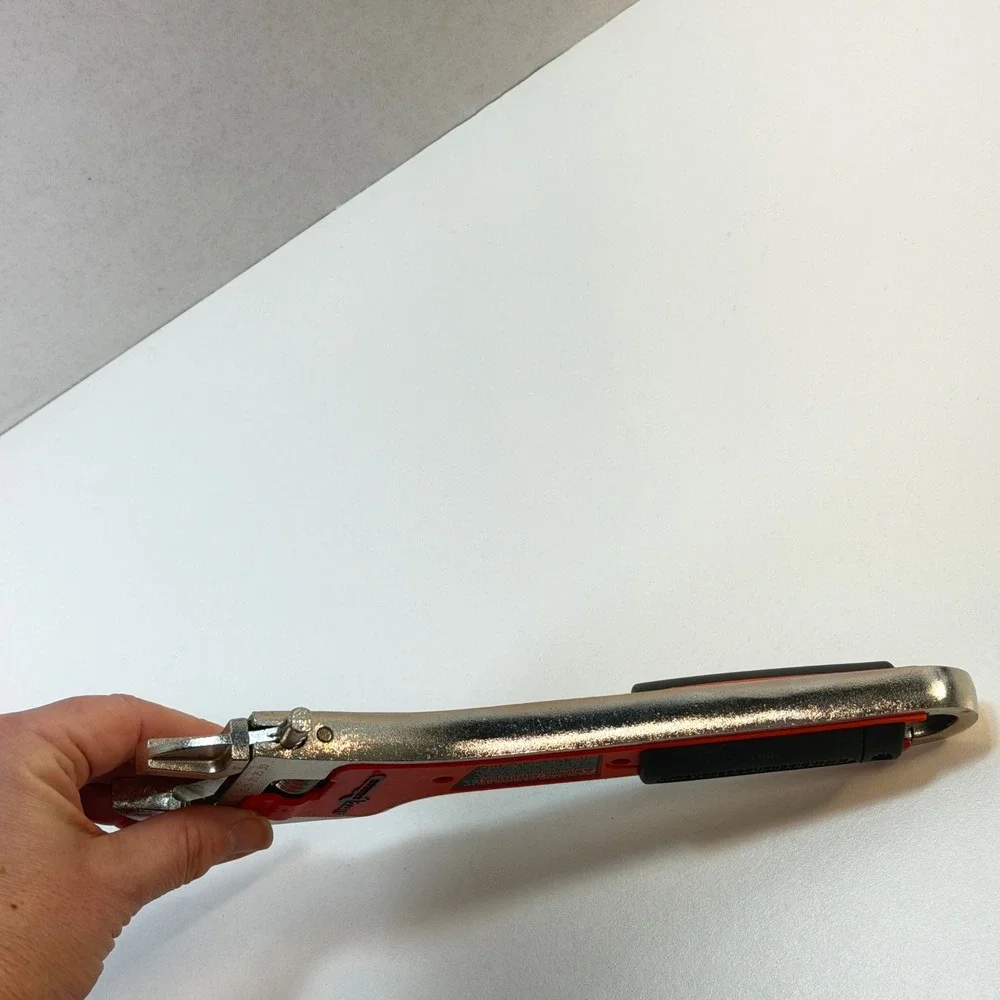 Black‎ & Decker Auto Wrench AAW100 Adjustable 8 Inch Orange Motorized Tool